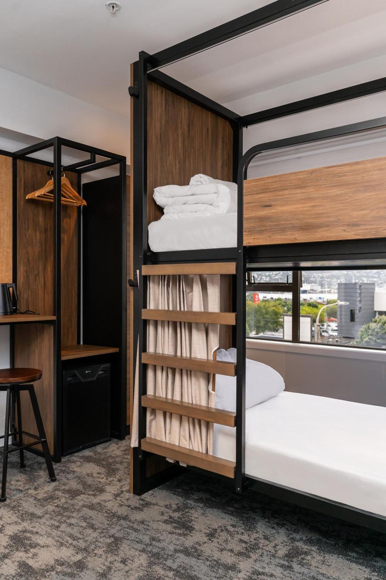 Haka House Wellington Hostel Exterior photo A bunk bed in a hotel room
