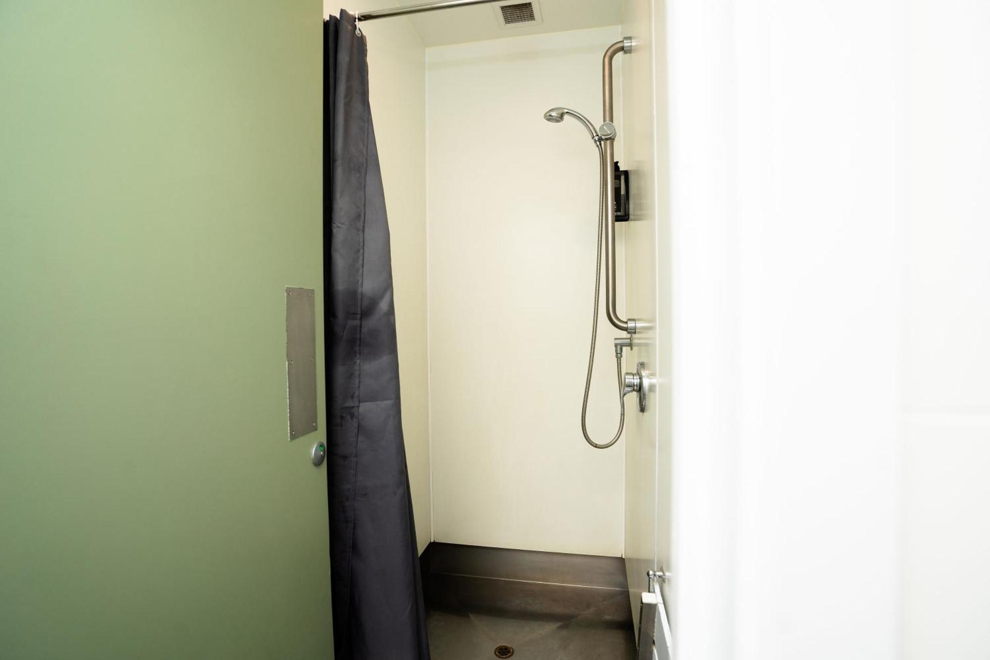 Haka House Wellington Hostel Exterior photo A shower cubicle