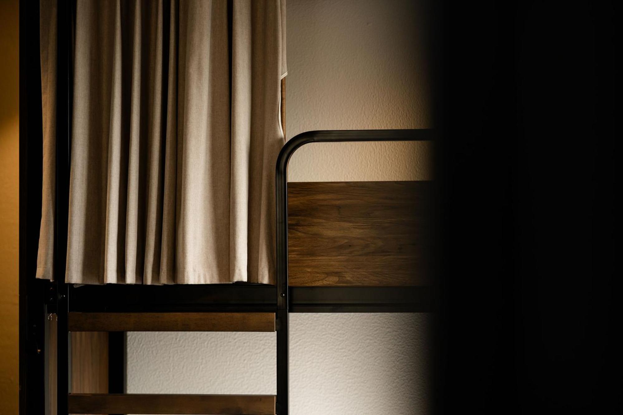 Haka House Wellington Hostel Exterior photo A curtain in a capsule hotel